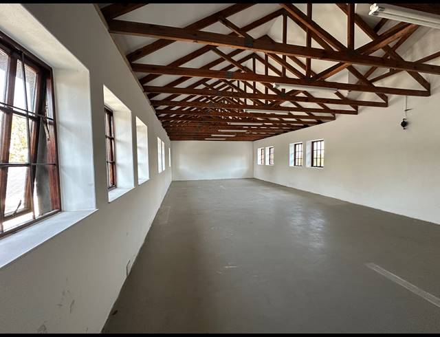 89M² OFFICE TO LET IN PARKMORE